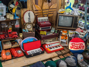 Vintage items © Fhaizal Mazlan/Shutterstock.com